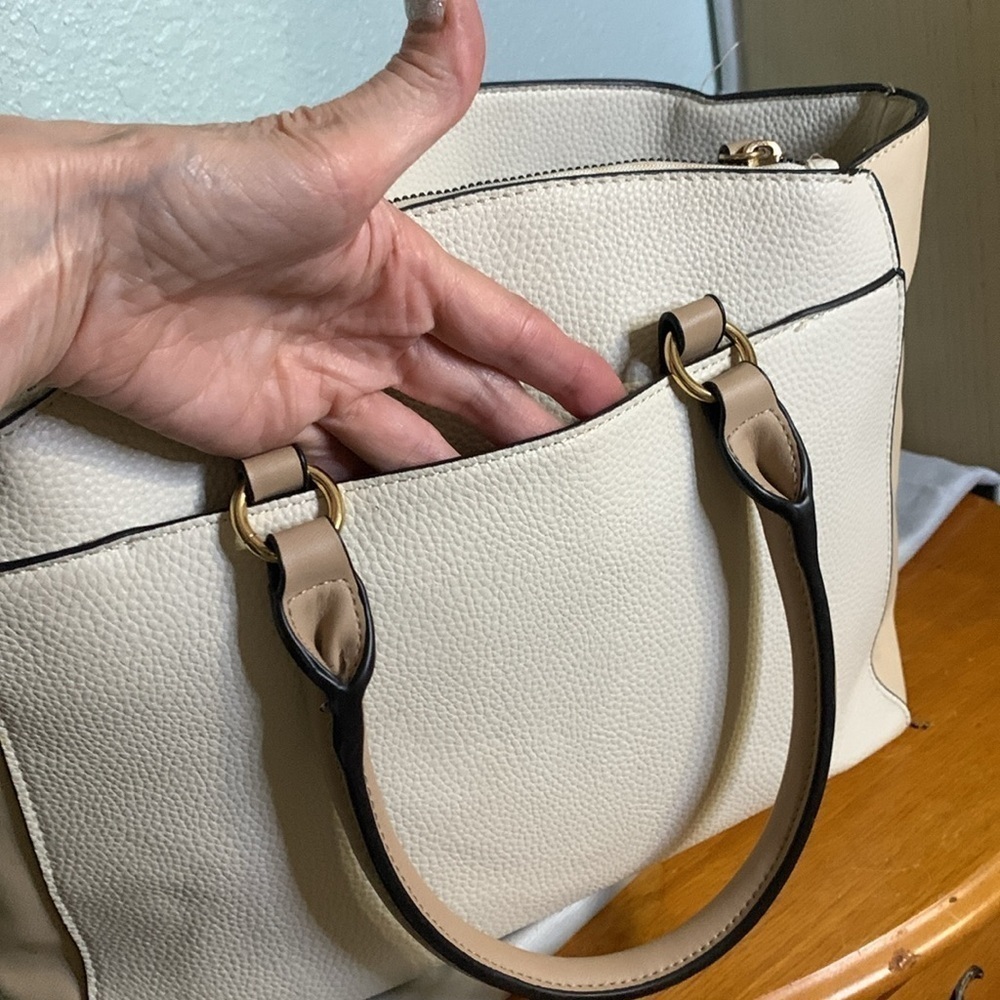 Nanette Lepore Darryl Convertible scarf
Satchel - Picture 12 of 16